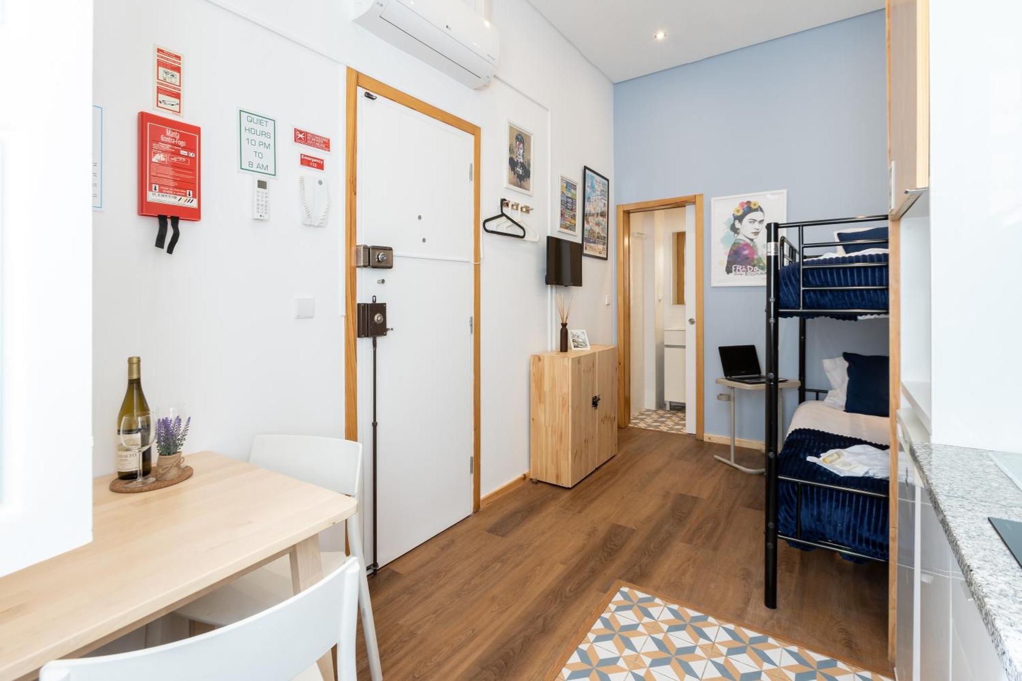 733 Costa Cabral Metro Residence OOporto Rum bild